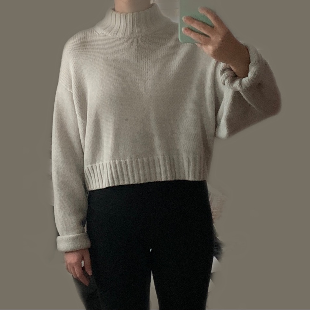 Aritzia sweater in grey/beige